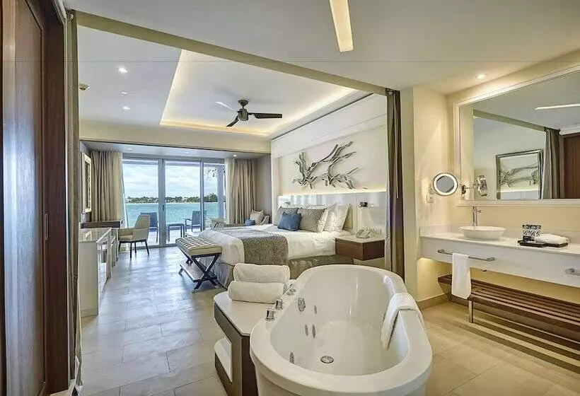 سوییت جونیور لوکس با چشم‌انداز دریا, Royalton Negril, An Autograph Collection All Inclusive Resort