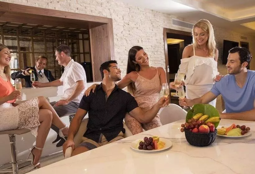 سوئیت دلوکس 3 خوابه, Royalton Negril, An Autograph Collection All Inclusive Resort