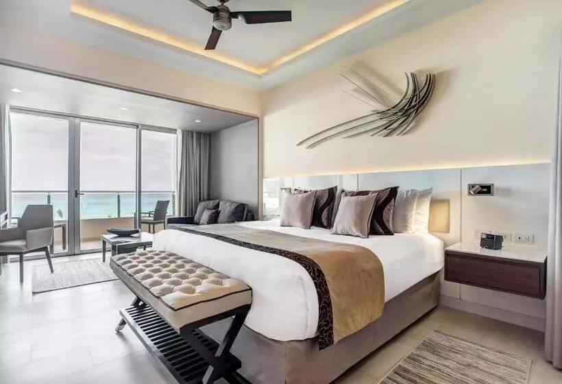 سوییت جونیور لوکس با چشم‌انداز دریا, Royalton Negril, An Autograph Collection All Inclusive Resort