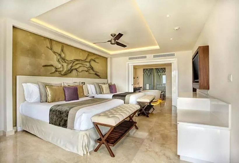 سوییت جونیور لوکس با چشم‌انداز دریا, Royalton Negril, An Autograph Collection All Inclusive Resort