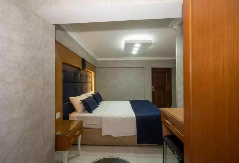 Deluxe Room King Size Bed