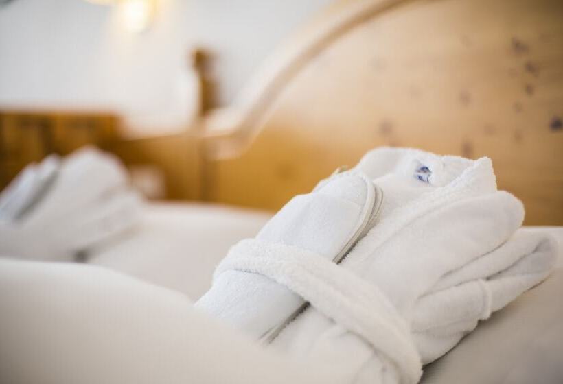 山の見えるジュニアスイート, All Inclusive Hotel Lohmann
