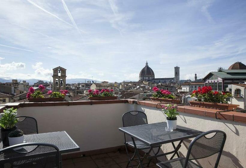 اتاق سوپریور سه تخته, Locanda Dei Guelfi