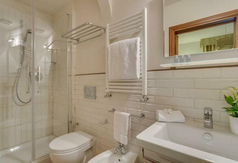 اتاق سوپریور سه تخته, Locanda Dei Guelfi