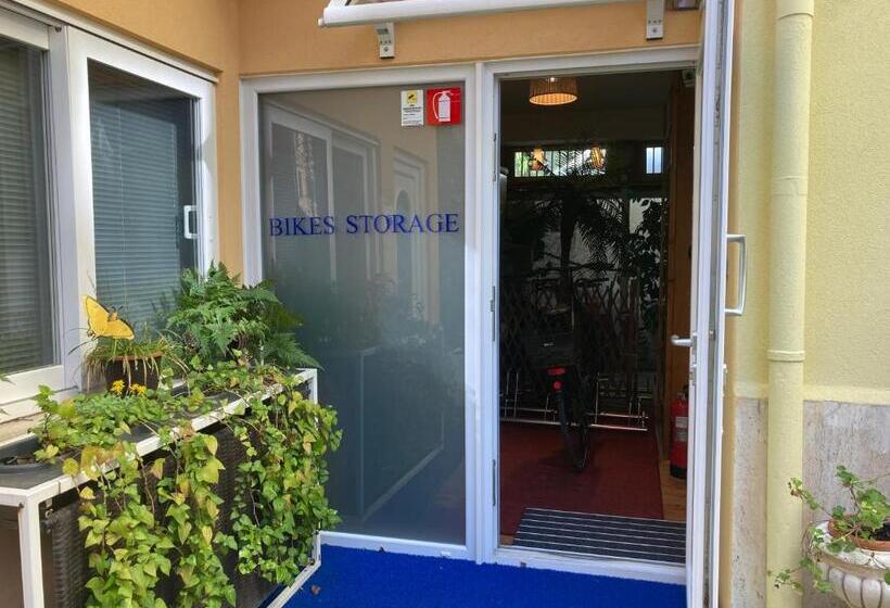 1 Bedroom Apartment Lake View, Oasis Lagoon Estate