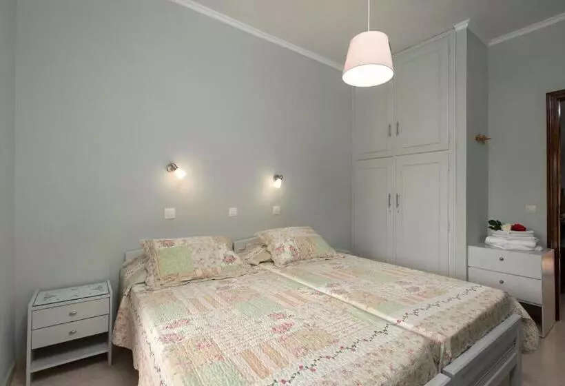 استودیوی استاندارد, Eleni Apartments