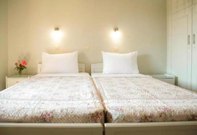 استودیوی استاندارد, Eleni Apartments