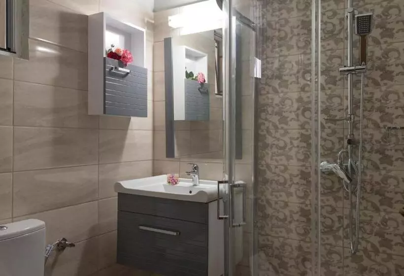استودیوی استاندارد, Eleni Apartments
