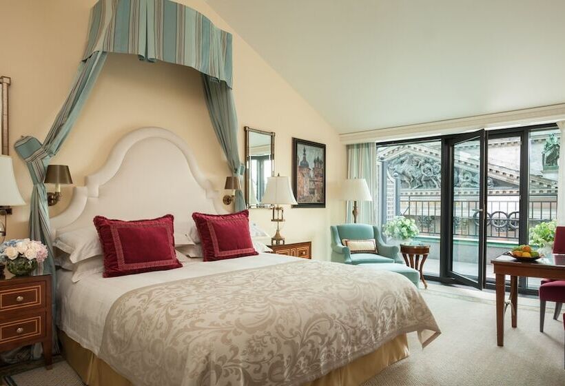 Номер Стандарт Вид на Парк, Four Seasons Hotel Lion Palace St. Petersburg