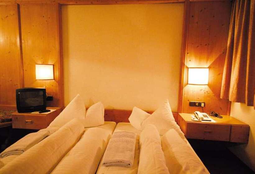 غرفة قياسية مطلة على الجبل, Falknerhof