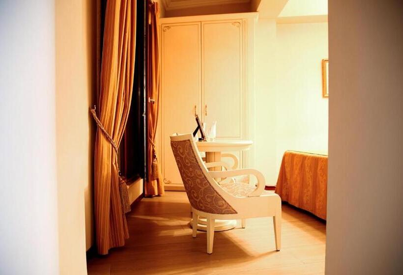 اتاق اکونومی, Oxford