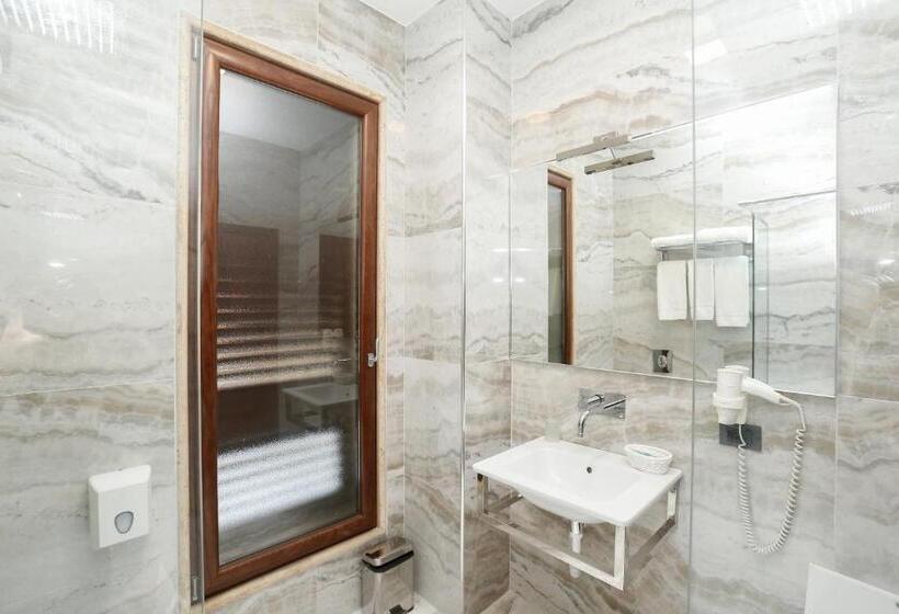 اتاق اکونومی, Oxford