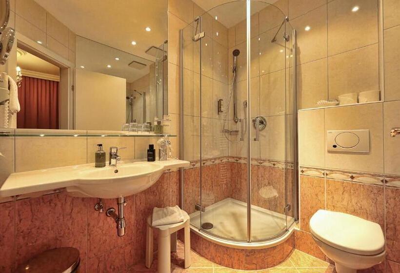 Номер Стандарт с Балконом, Schloss Hotel Fernsteinsee