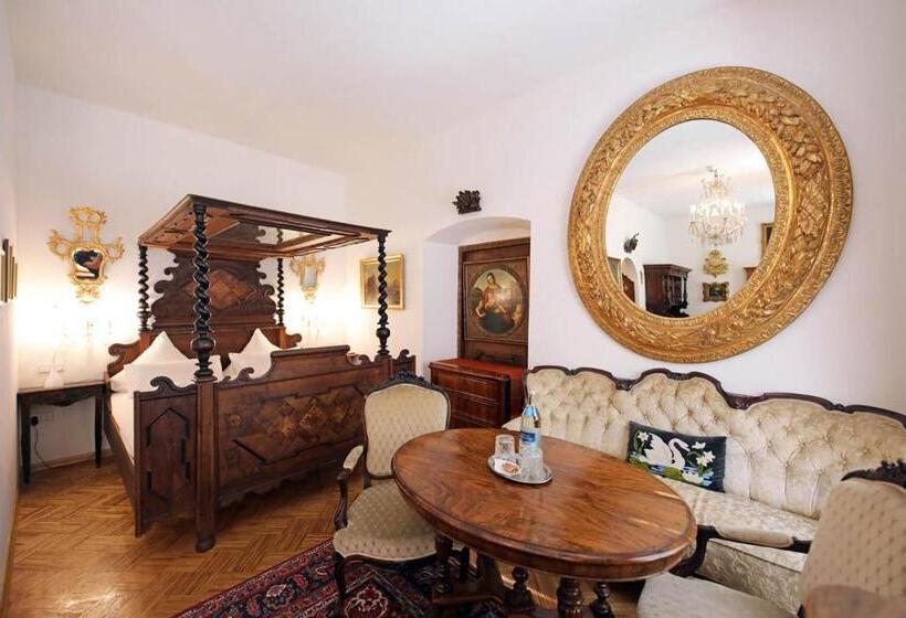 جناح جونيور, Schloss Hotel Fernsteinsee