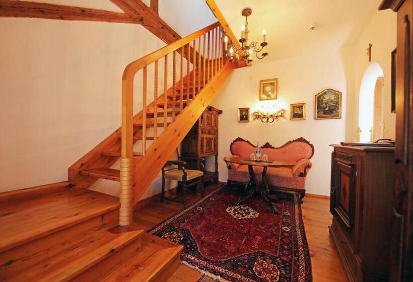 جناح جونيور سوبريور, Schloss Hotel Fernsteinsee