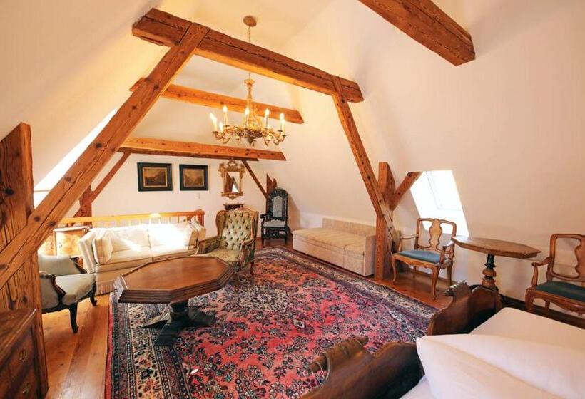 جناح جونيور سوبريور, Schloss Hotel Fernsteinsee