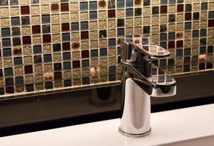 اتاق خانوادگی, The 5 Elements