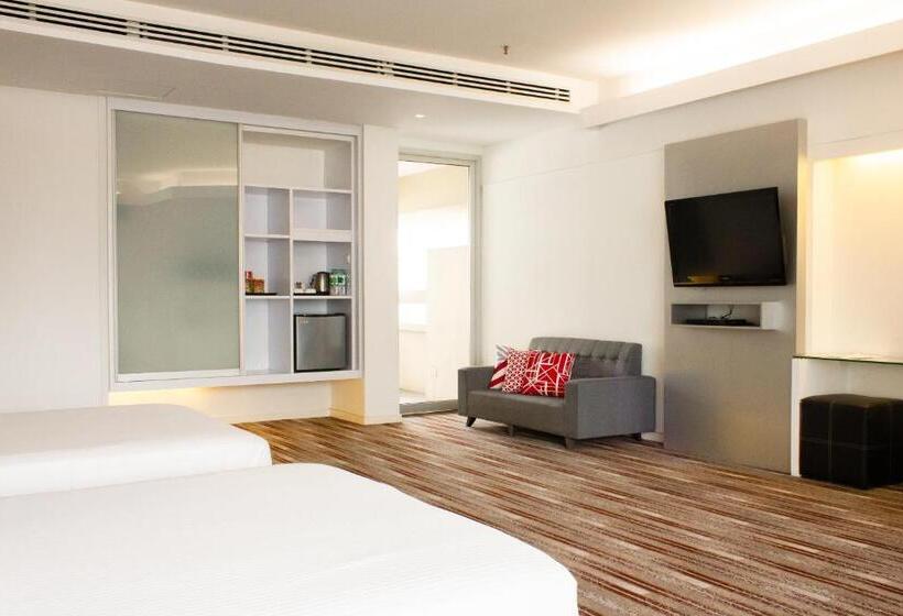 سوئیت با وان آب گرم, The 5 Elements