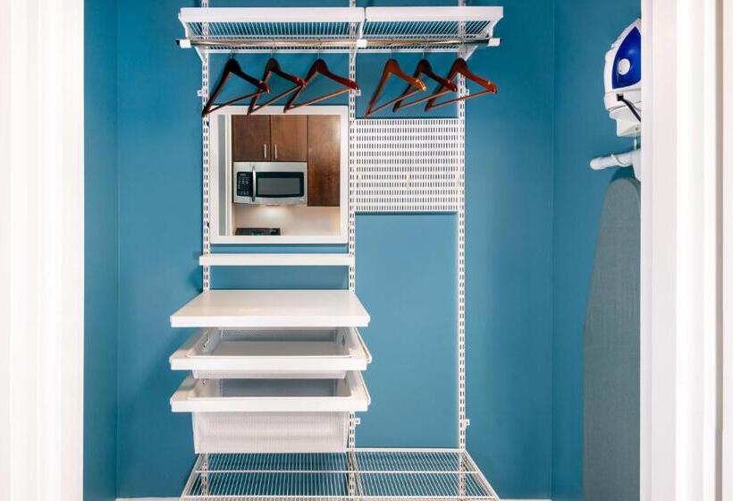 带大床的标准工作室, Towneplace Suites Buffalo Airport