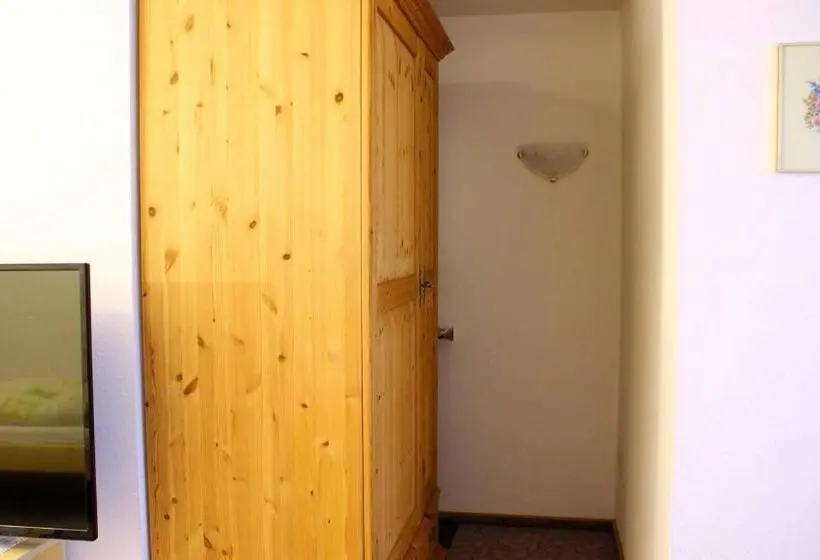 スタンダード４人部屋, Gasthof Zum Weissen Lamm