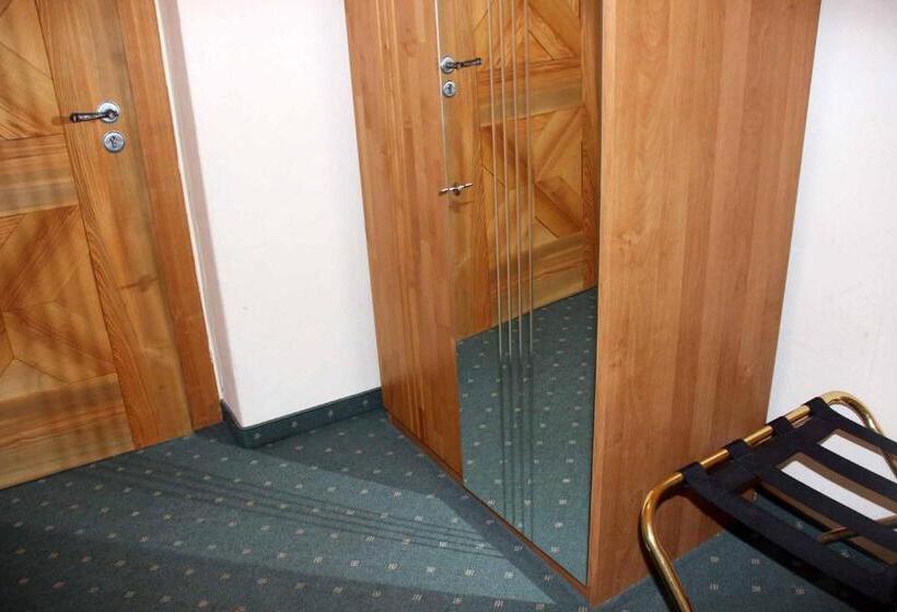 Quarto Estandar, Gasthof Zum Weissen Lamm