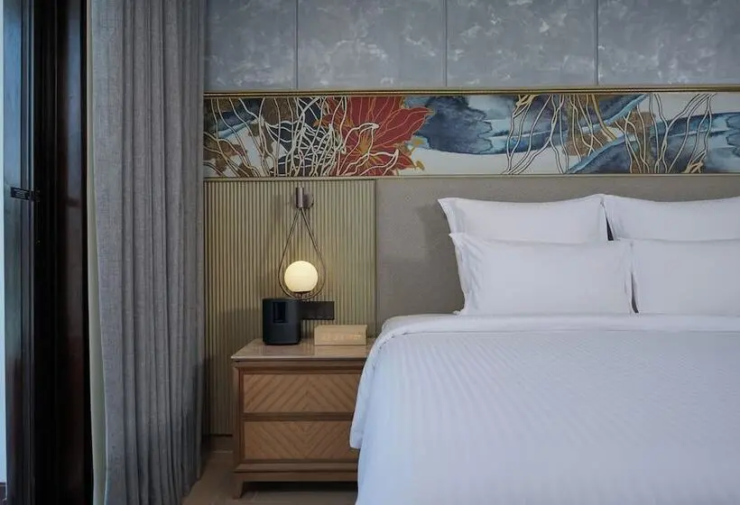 バルコニー付きデラックスルーム, Pullman Lombok Merujani Mandalika Beach Resort