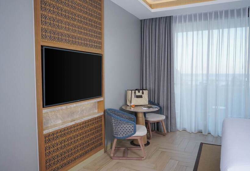 带阳台的豪华间, Pullman Lombok Merujani Mandalika Beach Resort