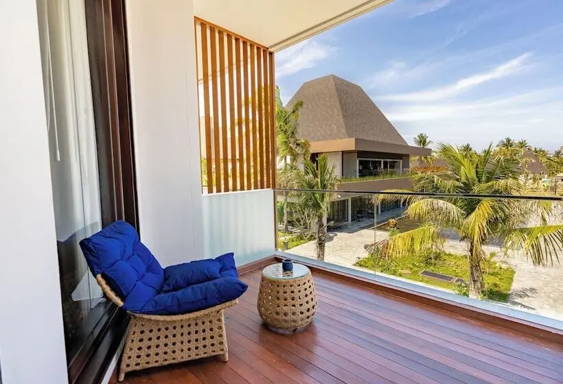 バルコニー付きデラックスルーム, Pullman Lombok Merujani Mandalika Beach Resort