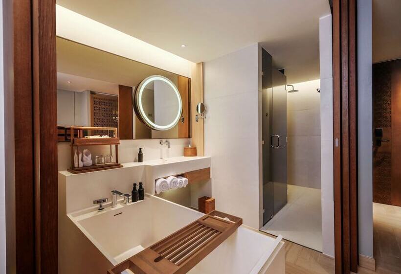 豪华海景房带阳台, Pullman Lombok Merujani Mandalika Beach Resort