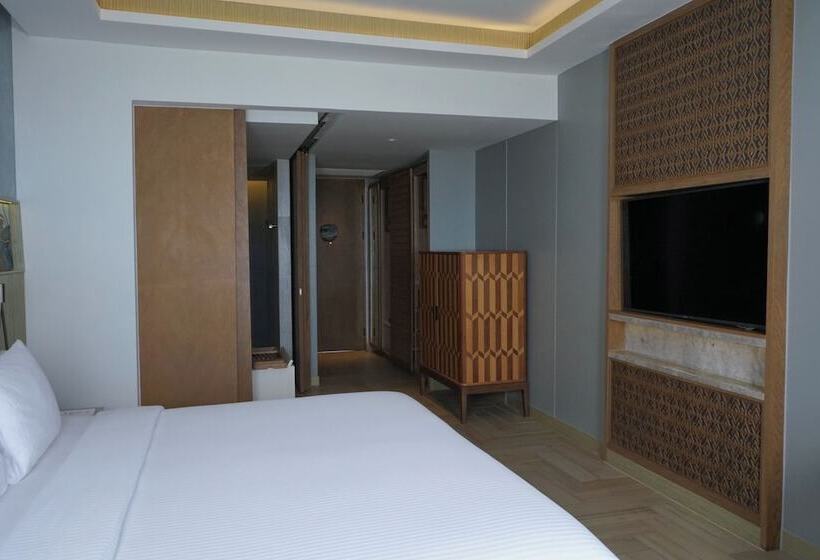 豪华海景房带阳台, Pullman Lombok Merujani Mandalika Beach Resort