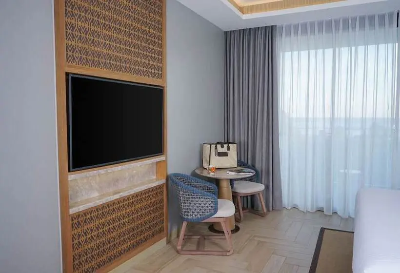 バルコニー付きデラックスルーム, Pullman Lombok Merujani Mandalika Beach Resort