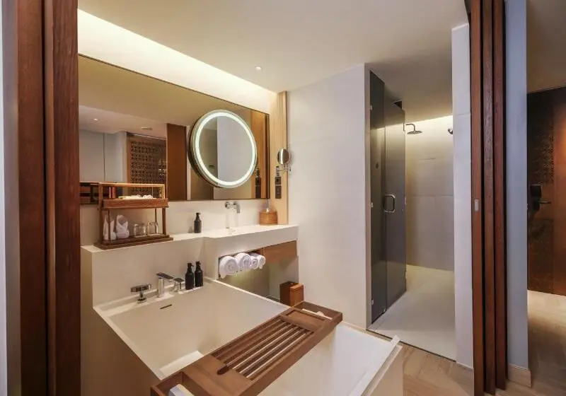 バルコニー付きデラックスルーム, Pullman Lombok Merujani Mandalika Beach Resort