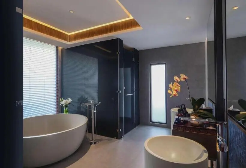 Suite King Bed