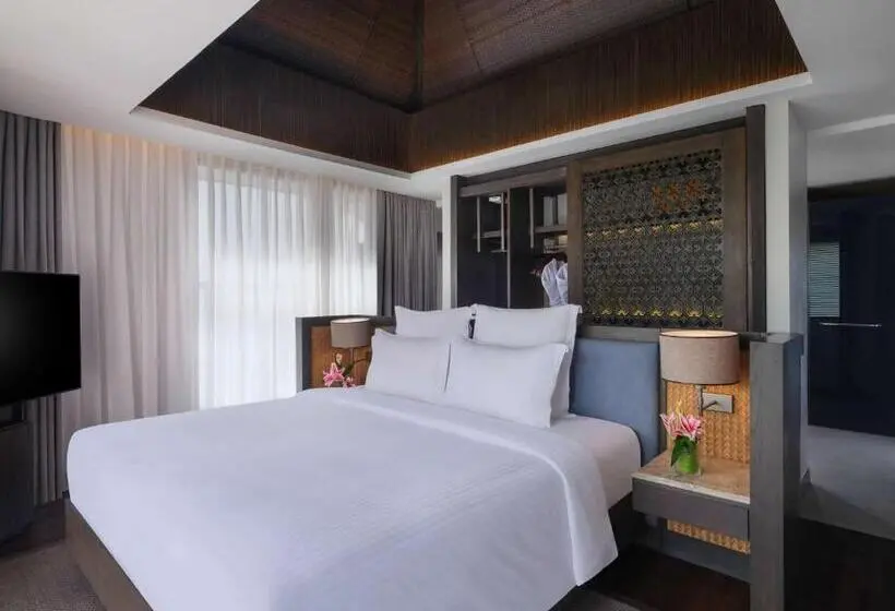 キングサイズベッドのスイートルーム, Pullman Lombok Merujani Mandalika Beach Resort
