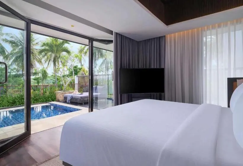 キングサイズベッドのスイートルーム, Pullman Lombok Merujani Mandalika Beach Resort