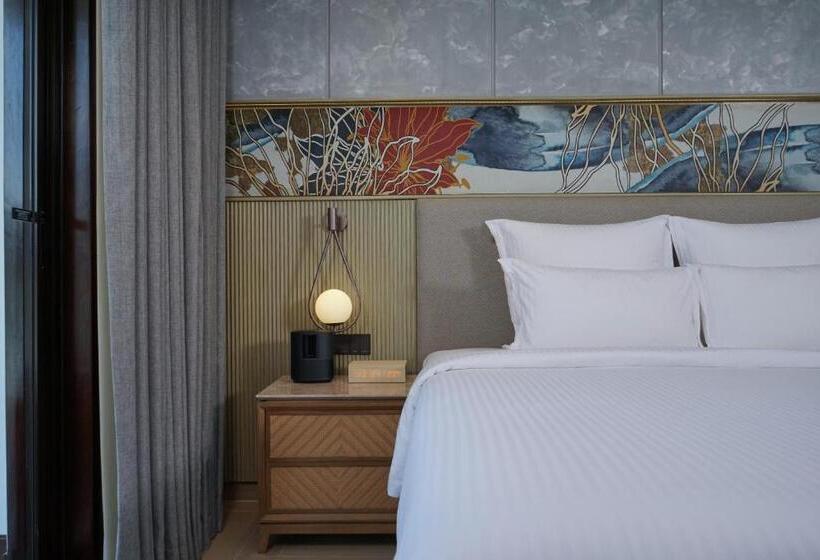 Номер Deluxe с Балконом, Pullman Lombok Merujani Mandalika Beach Resort