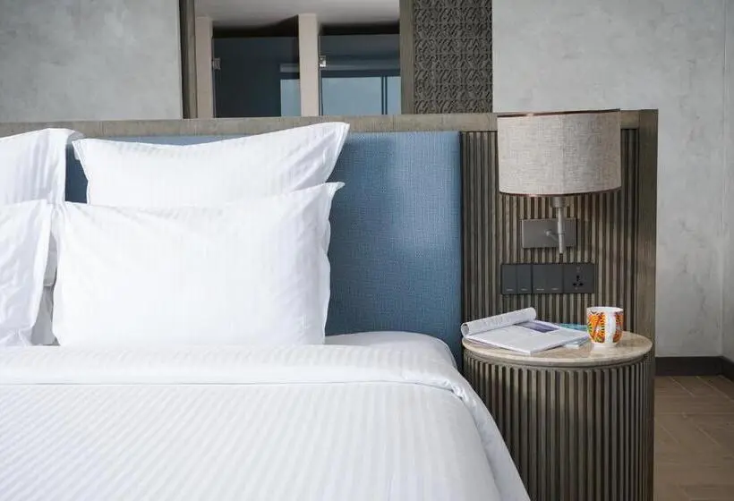 キングサイズベッドのエクゼクティブルーム, Pullman Lombok Merujani Mandalika Beach Resort