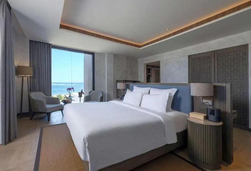 キングサイズベッドのエクゼクティブルーム, Pullman Lombok Merujani Mandalika Beach Resort