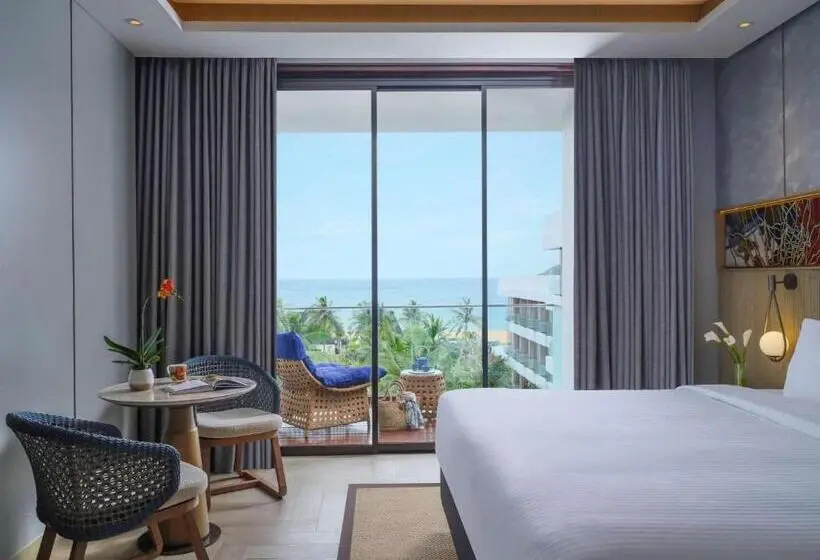 オーシャンビューデラックスルームバルコニー付き, Pullman Lombok Merujani Mandalika Beach Resort