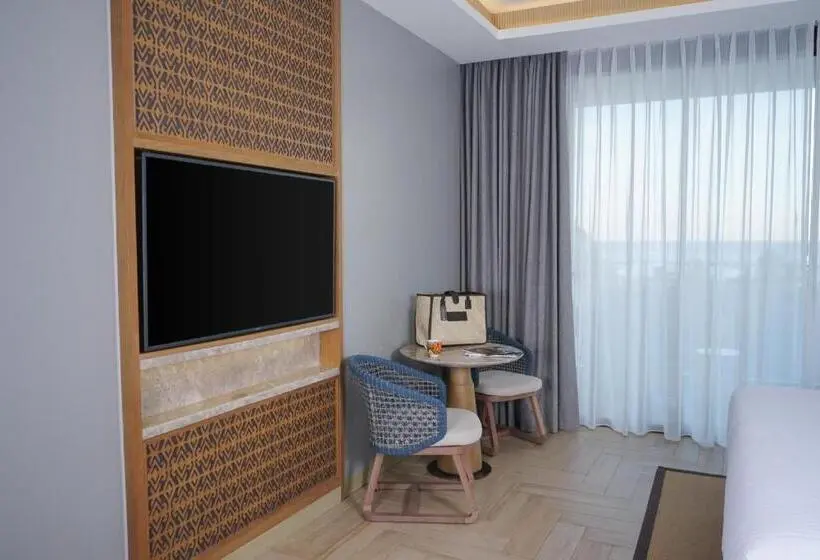 オーシャンビューデラックスルームバルコニー付き, Pullman Lombok Merujani Mandalika Beach Resort