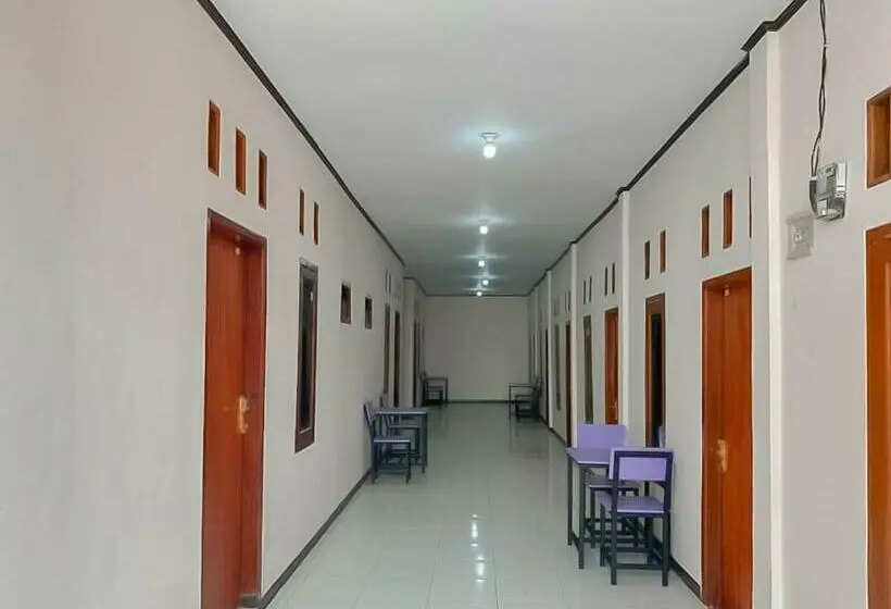 スタンダードルーム, Reddoorz At Jalan Ahmad Yani Karawang