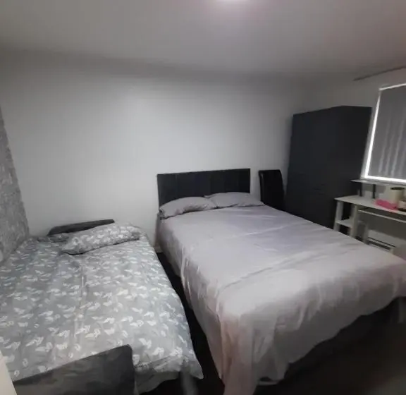 ファミリールーム, Glorious Bnb Longbridge