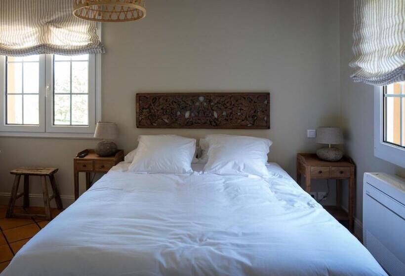 غرفة قياسية مطلّة علي البحر, Villa Enara