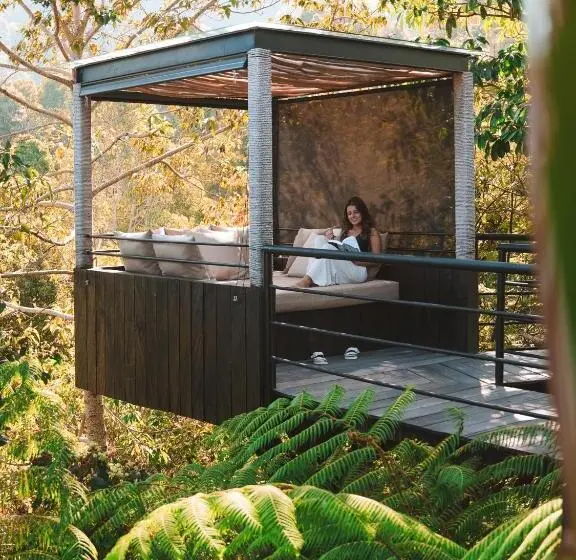 スタンダードスタジオ, Munduk Cabins