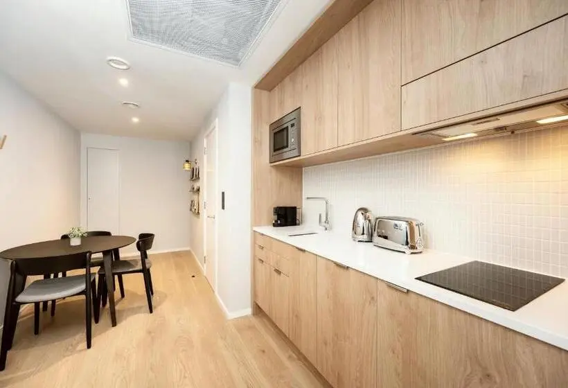 1 Bedroom Apartment City View, Wilde Aparthotels Manchester City Centre