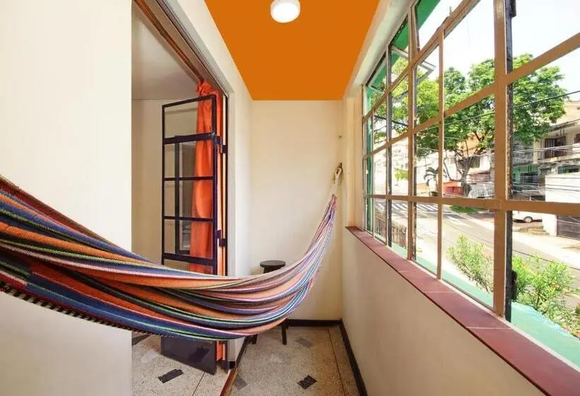 اتاق لوکس با بالکن, Ding Dong Hostel