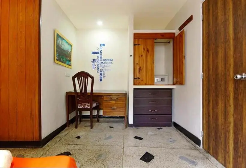 اتاق لوکس با بالکن, Ding Dong Hostel