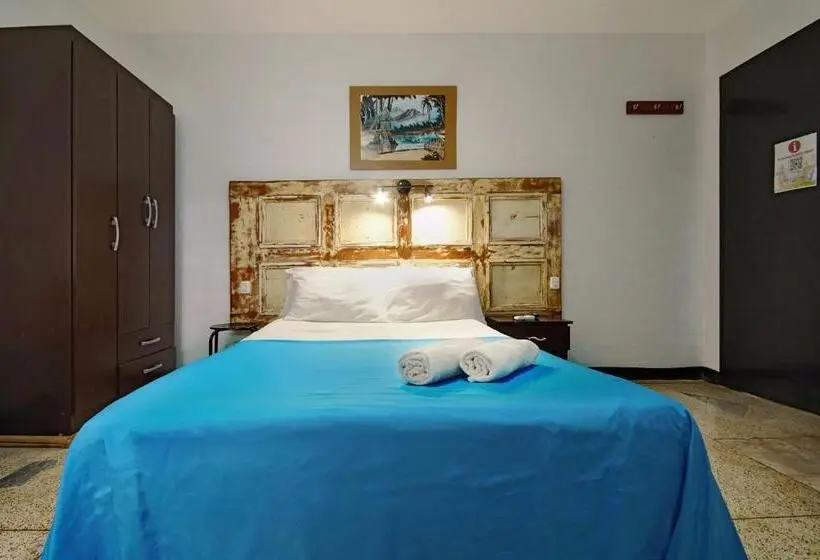 سوئیت با بالکن, Ding Dong Hostel