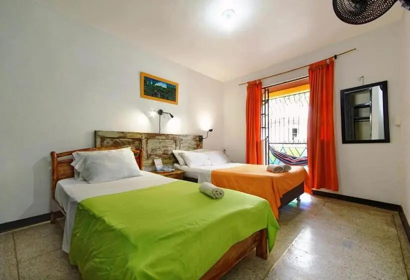 اتاق استاندارد سه تخته با بالکن, Ding Dong Hostel