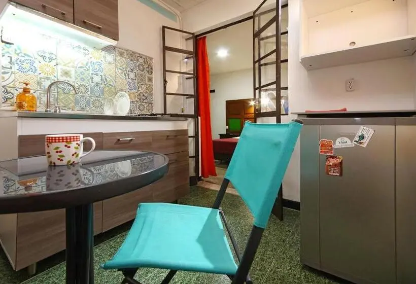 استودیو استاندارد با بالکن, Ding Dong Hostel